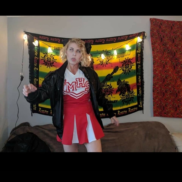 Meet your Posher, Keeley - Picture 1 of 1